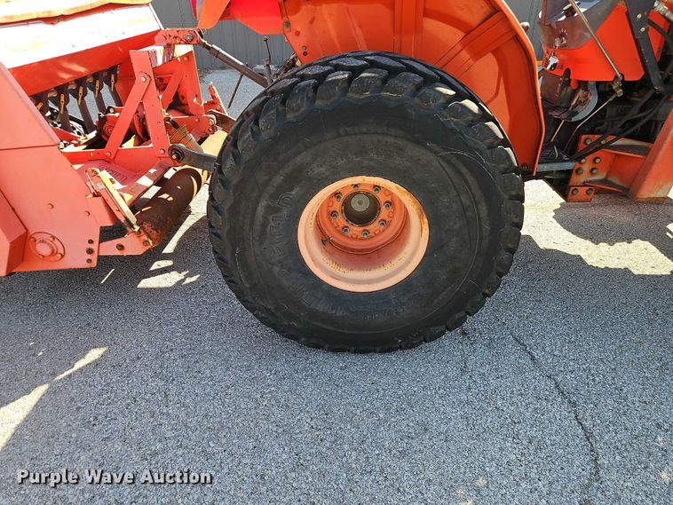 image for item EO7185 Kubota M5700 MFWD tractor