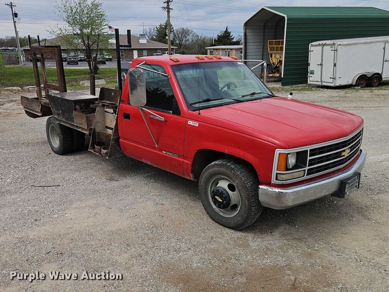 image for item EO7204 1993 Chevrolet C3500 flatbed pickup truck