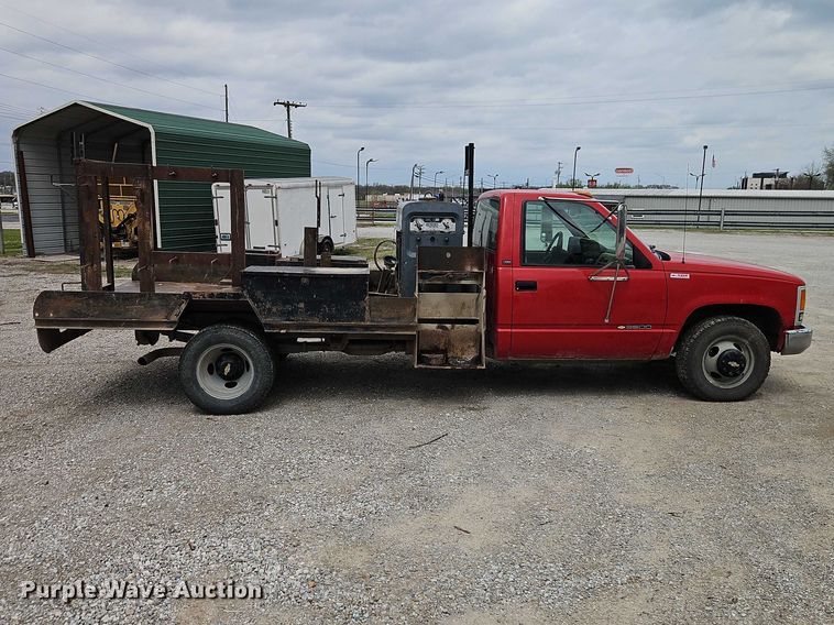 image for item EO7204 1993 Chevrolet C3500 flatbed pickup truck