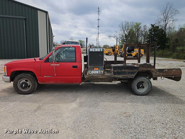 image for item EO7204 1993 Chevrolet C3500 flatbed pickup truck