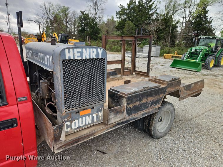 image for item EO7204 1993 Chevrolet C3500 flatbed pickup truck