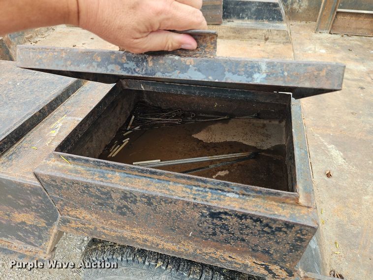 image for item EO7204 1993 Chevrolet C3500 flatbed pickup truck