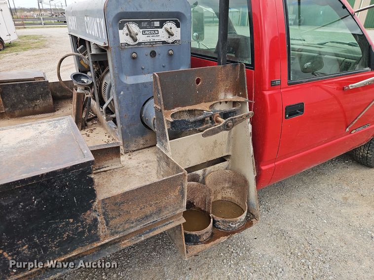 image for item EO7204 1993 Chevrolet C3500 flatbed pickup truck