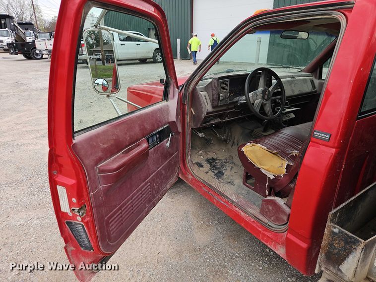 image for item EO7204 1993 Chevrolet C3500 flatbed pickup truck