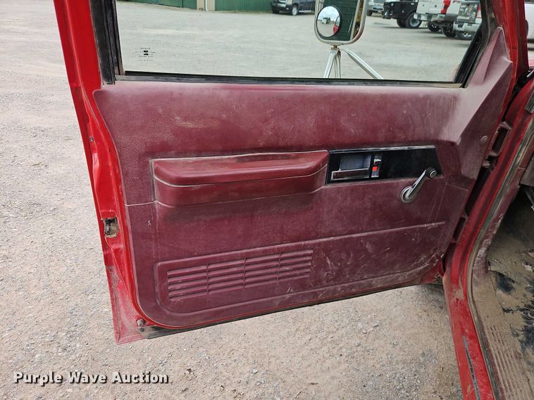 image for item EO7204 1993 Chevrolet C3500 flatbed pickup truck