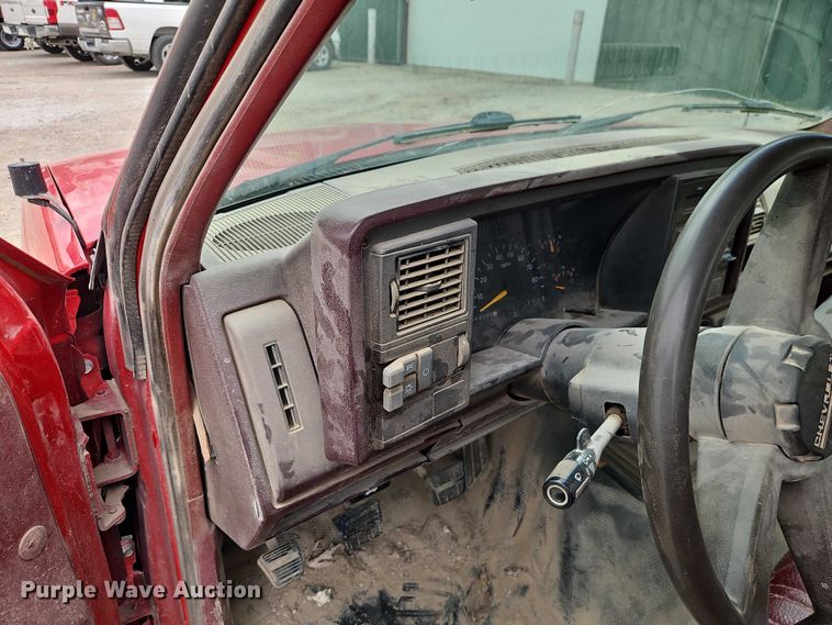 image for item EO7204 1993 Chevrolet C3500 flatbed pickup truck