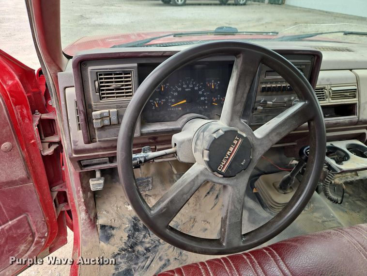 image for item EO7204 1993 Chevrolet C3500 flatbed pickup truck