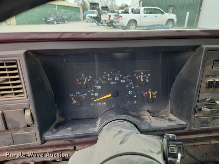 image for item EO7204 1993 Chevrolet C3500 flatbed pickup truck