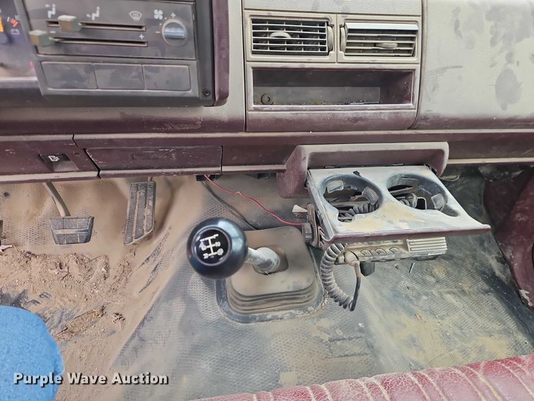 image for item EO7204 1993 Chevrolet C3500 flatbed pickup truck