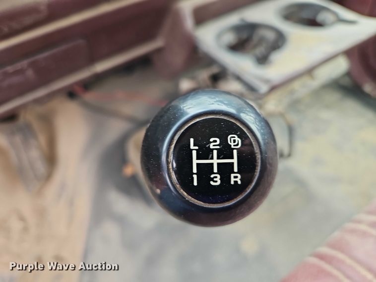 image for item EO7204 1993 Chevrolet C3500 flatbed pickup truck