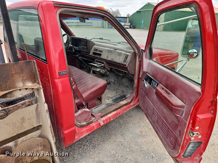 image for item EO7204 1993 Chevrolet C3500 flatbed pickup truck