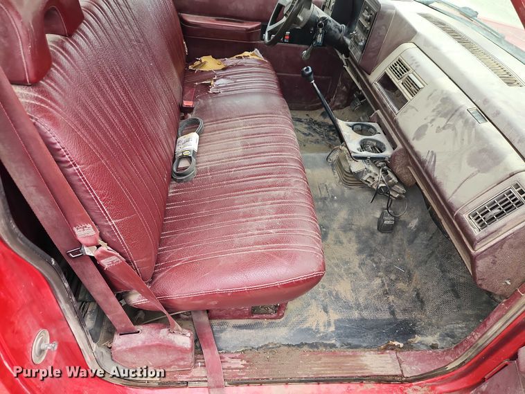 image for item EO7204 1993 Chevrolet C3500 flatbed pickup truck