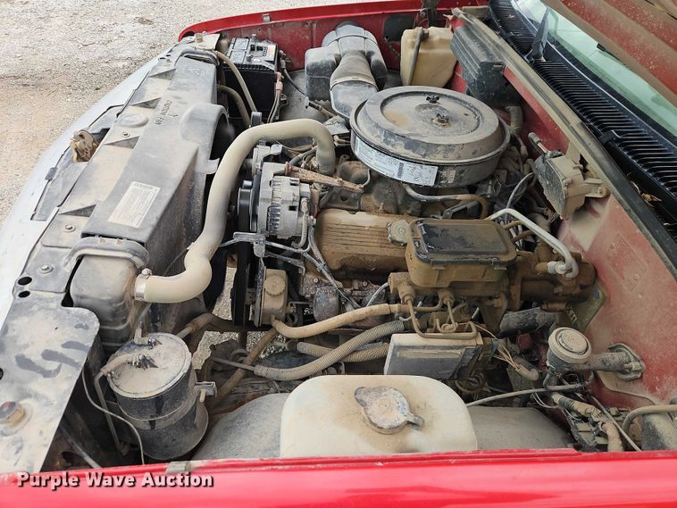 image for item EO7204 1993 Chevrolet C3500 flatbed pickup truck