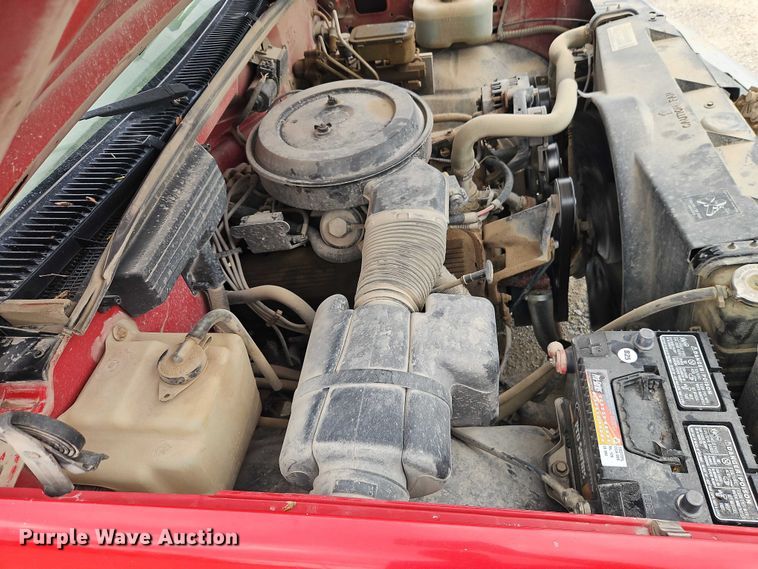 image for item EO7204 1993 Chevrolet C3500 flatbed pickup truck