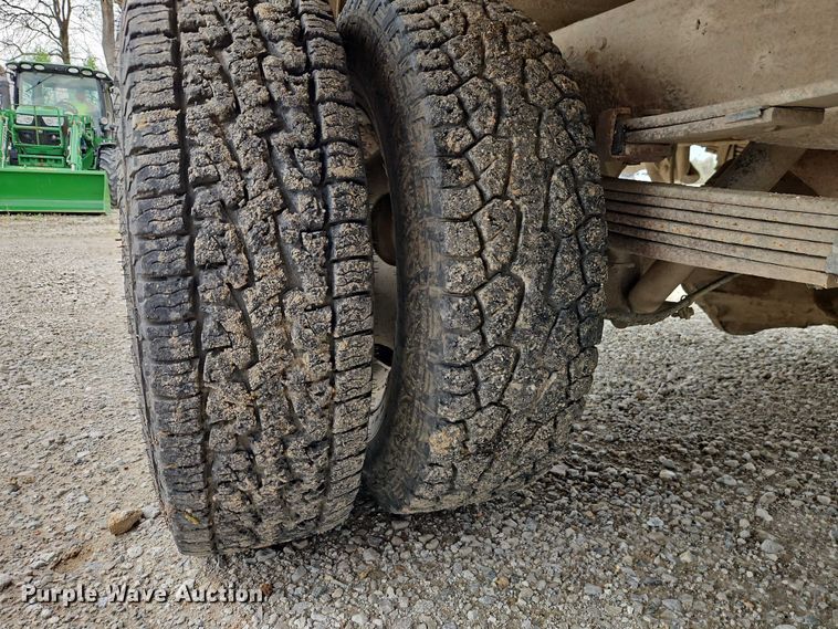 image for item EO7204 1993 Chevrolet C3500 flatbed pickup truck