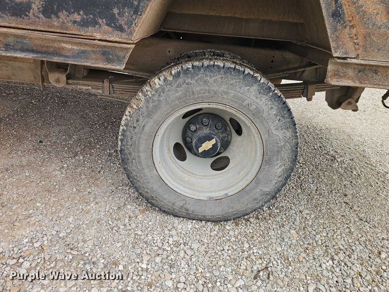 image for item EO7204 1993 Chevrolet C3500 flatbed pickup truck