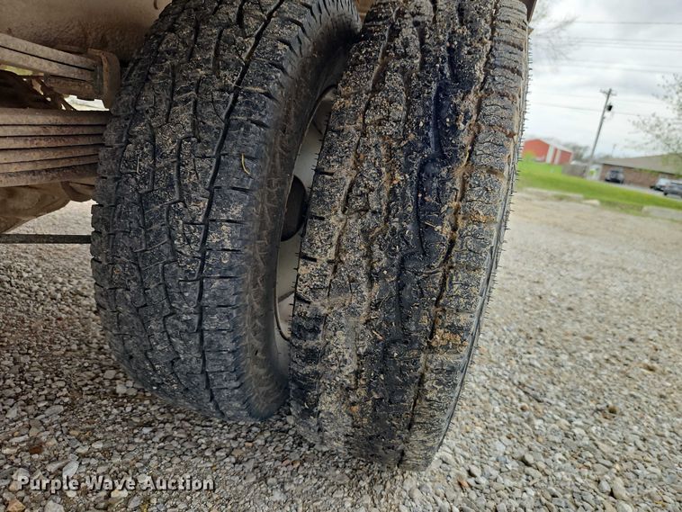 image for item EO7204 1993 Chevrolet C3500 flatbed pickup truck