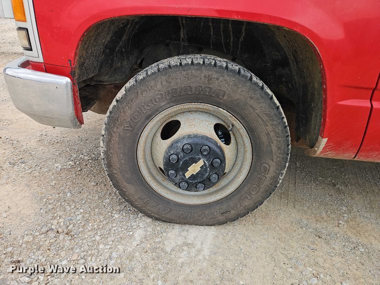 image for item EO7204 1993 Chevrolet C3500 flatbed pickup truck