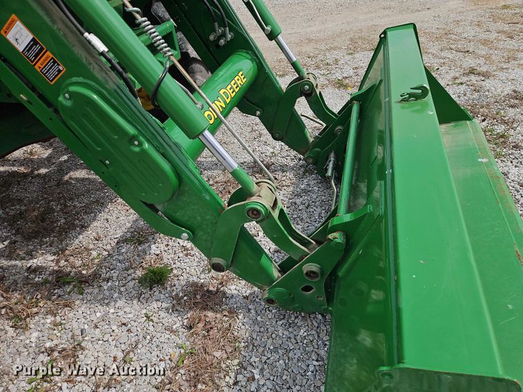 image for item EO7205 John Deere 6125R MFWD tractor