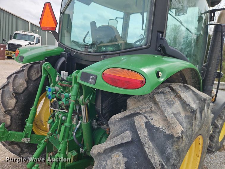 image for item EO7205 John Deere 6125R MFWD tractor