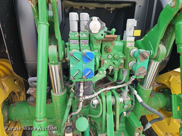 image for item EO7205 John Deere 6125R MFWD tractor