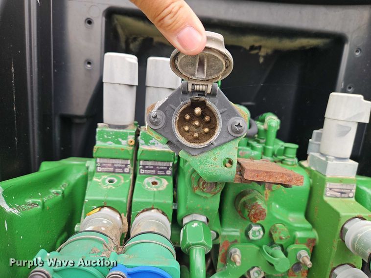 image for item EO7205 John Deere 6125R MFWD tractor