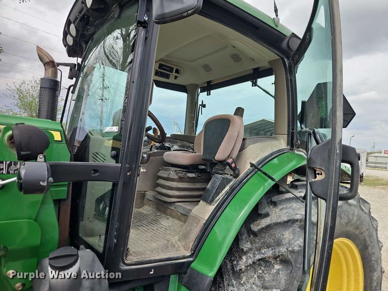 image for item EO7205 John Deere 6125R MFWD tractor