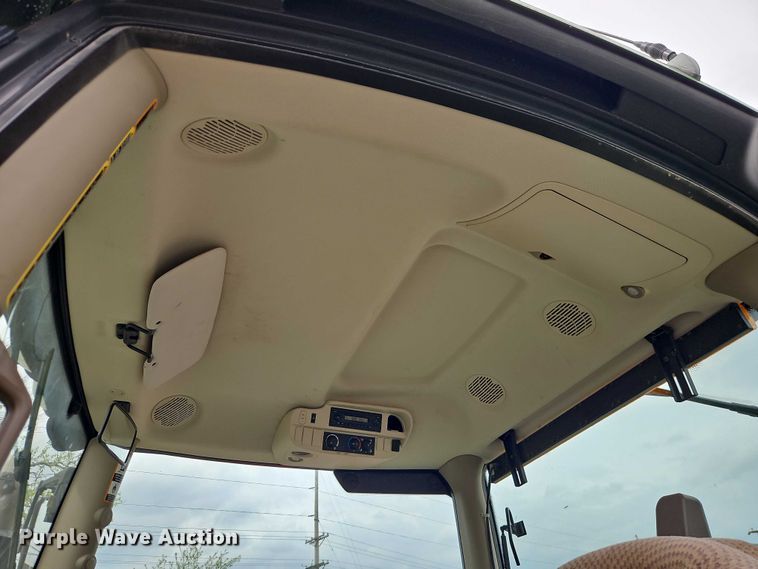 image for item EO7205 John Deere 6125R MFWD tractor