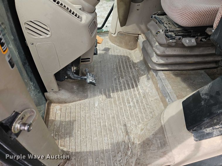 image for item EO7205 John Deere 6125R MFWD tractor