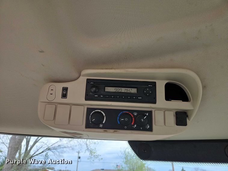 image for item EO7205 John Deere 6125R MFWD tractor