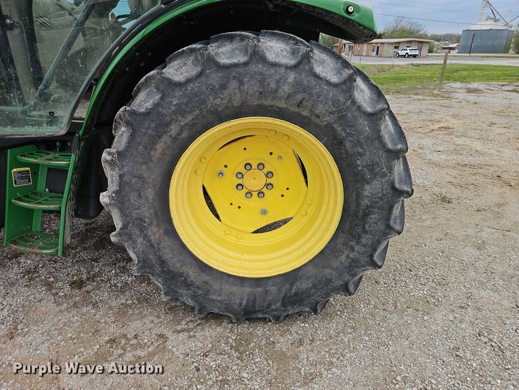 image for item EO7205 John Deere 6125R MFWD tractor