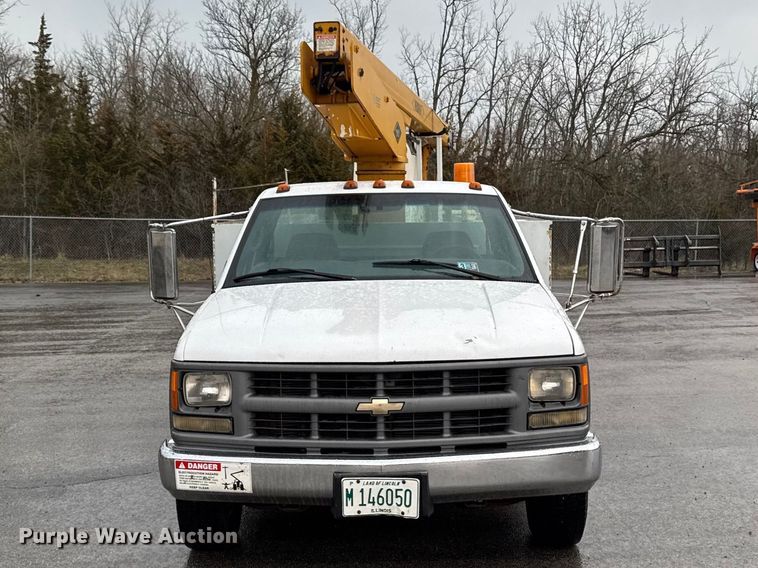 image for item EQ5004 1997 Chevrolet C3500 bucket truck