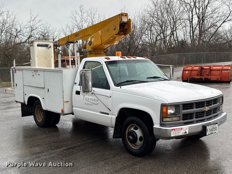 image for item EQ5004 1997 Chevrolet C3500 bucket truck