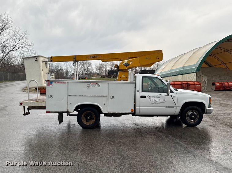 image for item EQ5004 1997 Chevrolet C3500 bucket truck