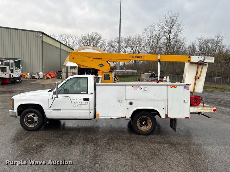 image for item EQ5004 1997 Chevrolet C3500 bucket truck