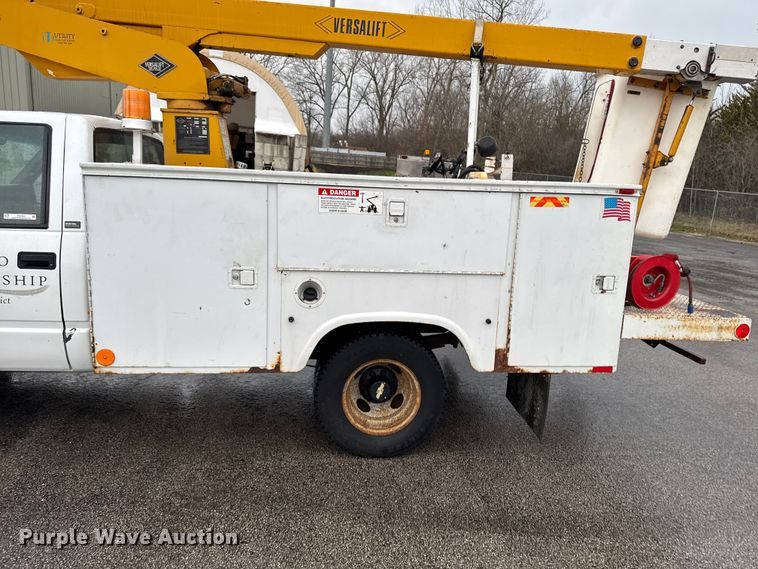 image for item EQ5004 1997 Chevrolet C3500 bucket truck
