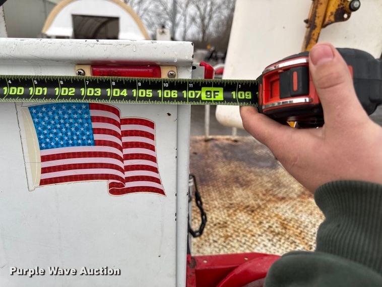 image for item EQ5004 1997 Chevrolet C3500 bucket truck