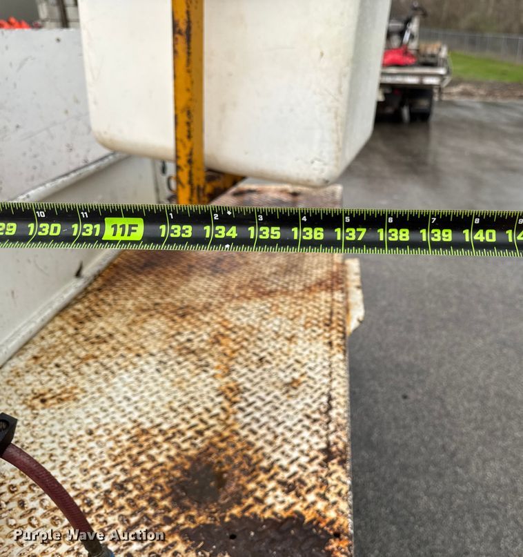 image for item EQ5004 1997 Chevrolet C3500 bucket truck