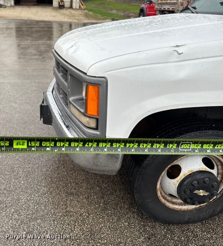 image for item EQ5004 1997 Chevrolet C3500 bucket truck