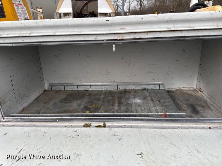 image for item EQ5004 1997 Chevrolet C3500 bucket truck