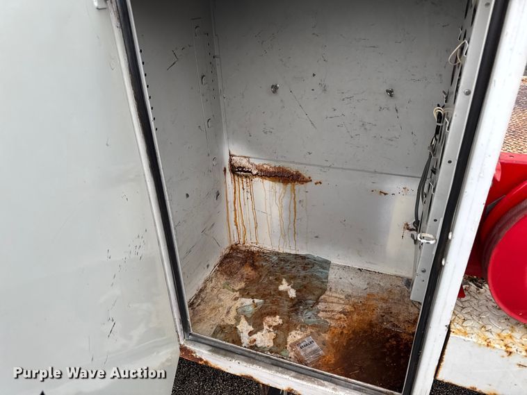 image for item EQ5004 1997 Chevrolet C3500 bucket truck