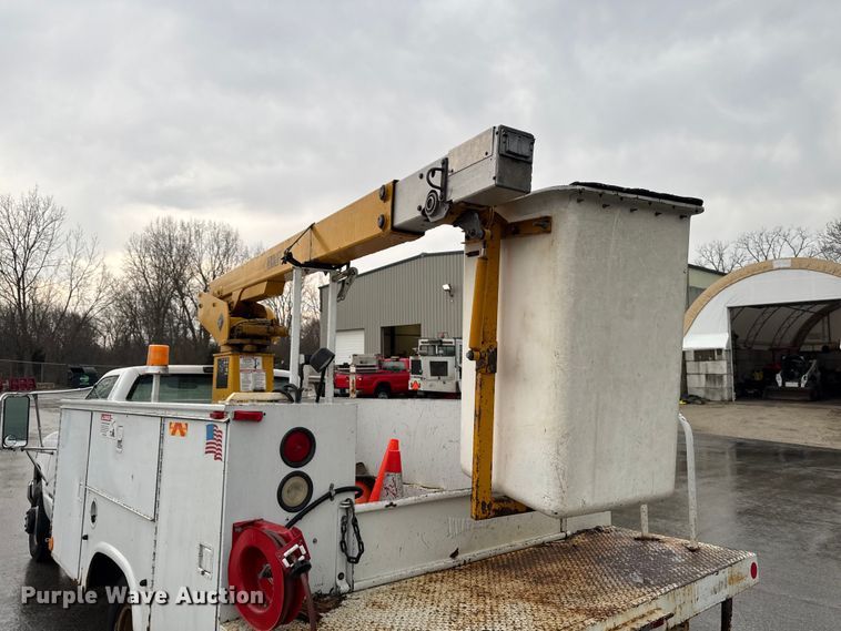 image for item EQ5004 1997 Chevrolet C3500 bucket truck