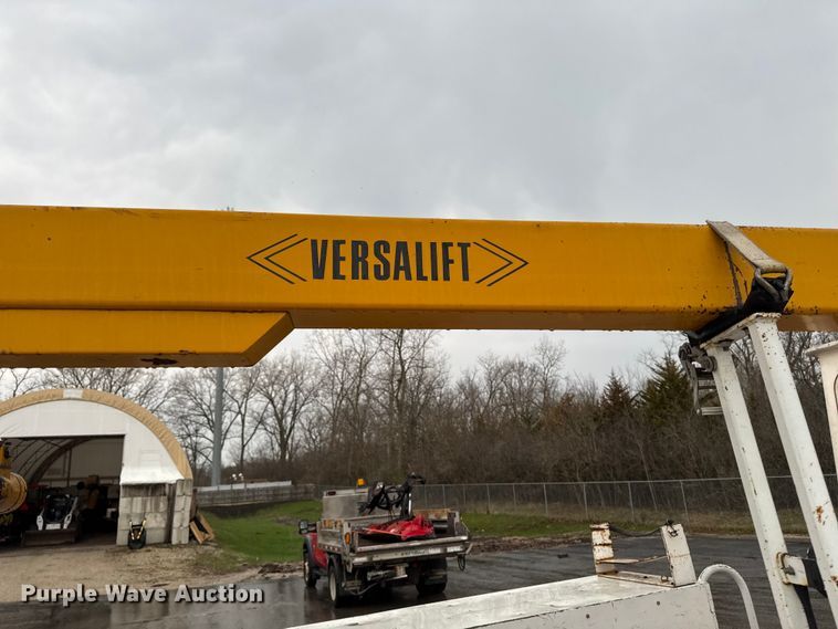 image for item EQ5004 1997 Chevrolet C3500 bucket truck