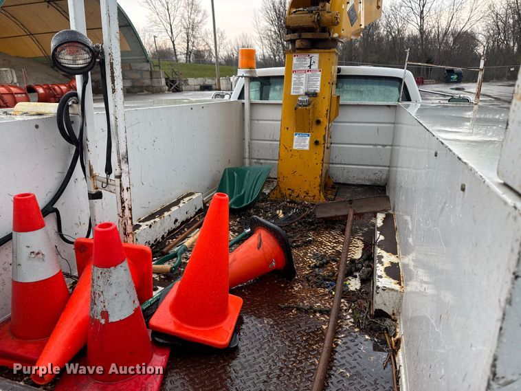 image for item EQ5004 1997 Chevrolet C3500 bucket truck