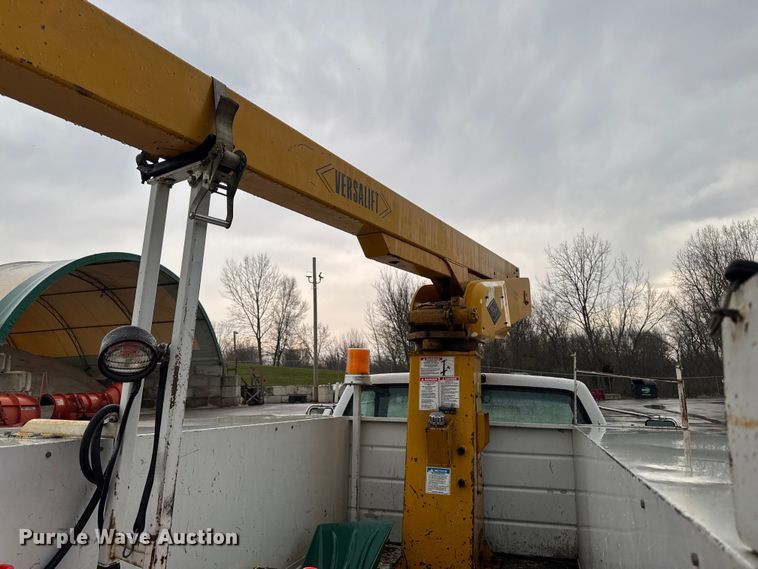 image for item EQ5004 1997 Chevrolet C3500 bucket truck