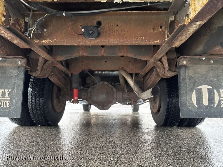 image for item EQ5004 1997 Chevrolet C3500 bucket truck