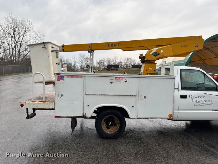 image for item EQ5004 1997 Chevrolet C3500 bucket truck