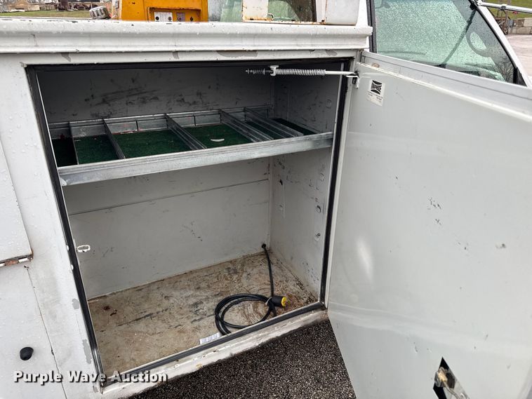 image for item EQ5004 1997 Chevrolet C3500 bucket truck