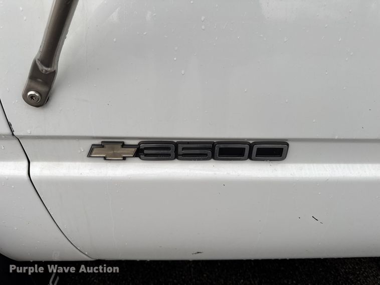 image for item EQ5004 1997 Chevrolet C3500 bucket truck