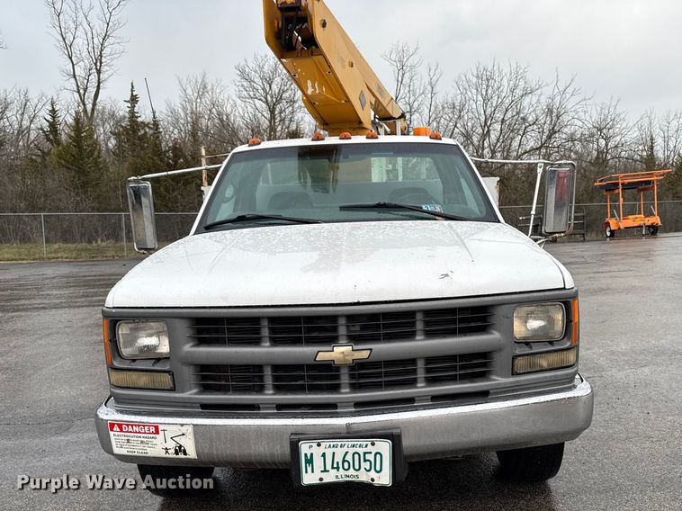 image for item EQ5004 1997 Chevrolet C3500 bucket truck